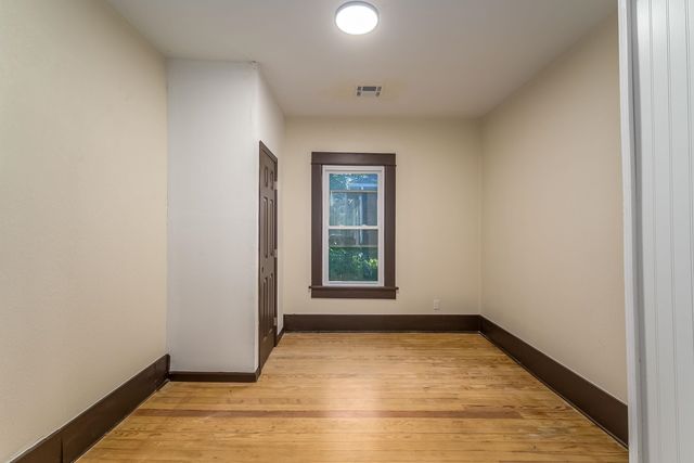 205 N Sedgwick St, Wichita, KS 67203