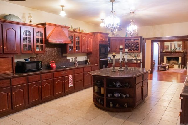 94 Givens, Morrilton, AR 72110