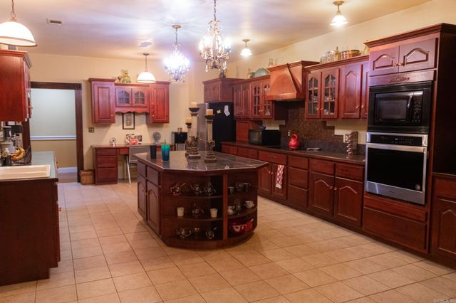 94 Givens, Morrilton, AR 72110