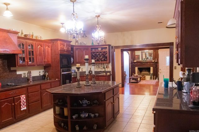 94 Givens, Morrilton, AR 72110