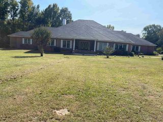 94 Givens, Morrilton, AR 72110