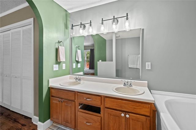 11013 Lakeside Drive, Rogers, AR 72756