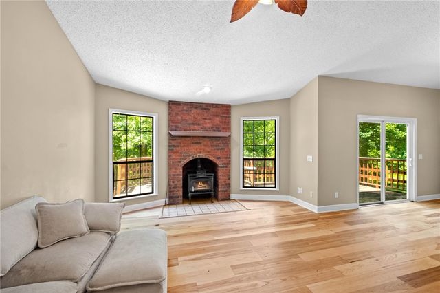 11013 Lakeside Drive, Rogers, AR 72756