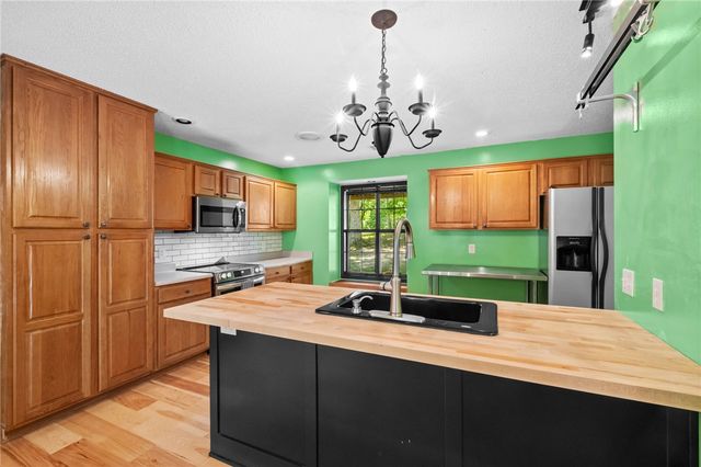 11013 Lakeside Drive, Rogers, AR 72756