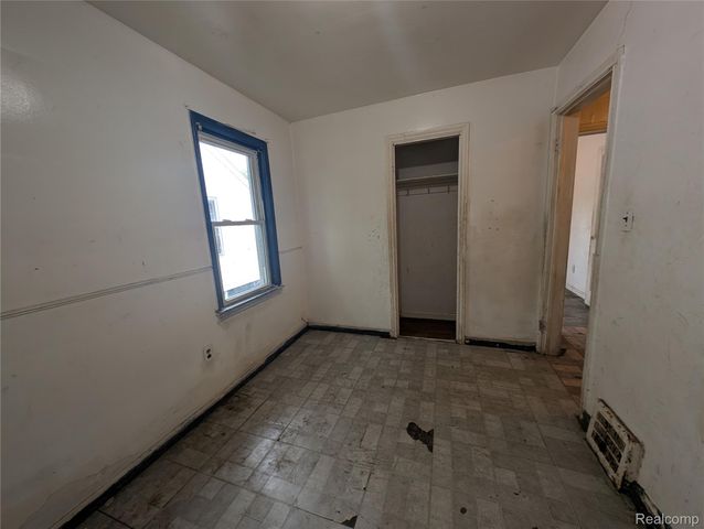 20030 McCormick Street, Detroit, MI 48224