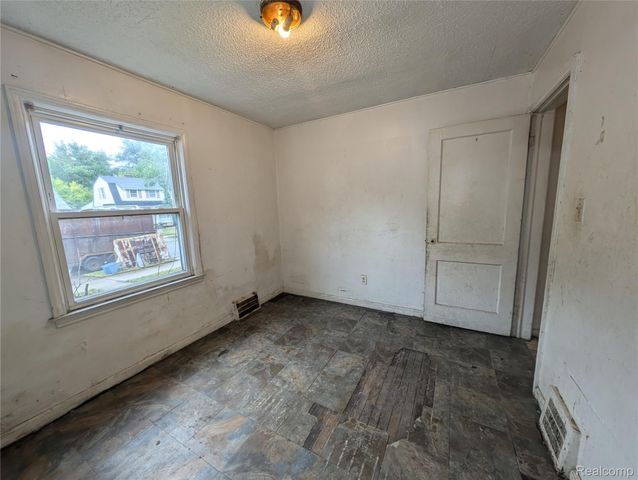 20030 McCormick Street, Detroit, MI 48224