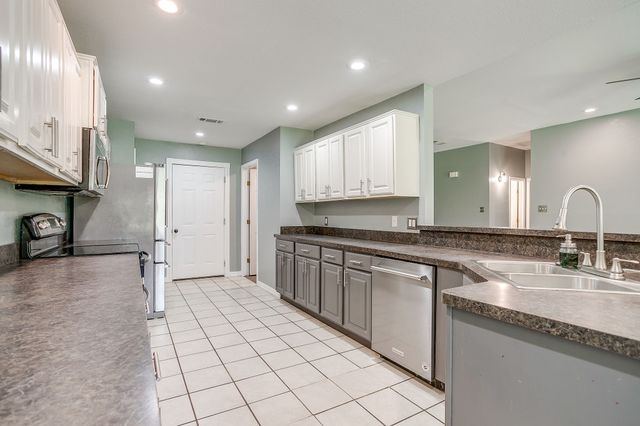 202 Woodlawn Drive, Keene, TX 76059