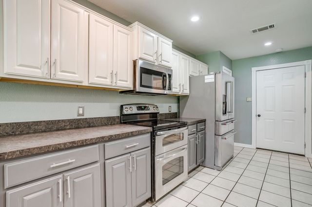 202 Woodlawn Drive, Keene, TX 76059