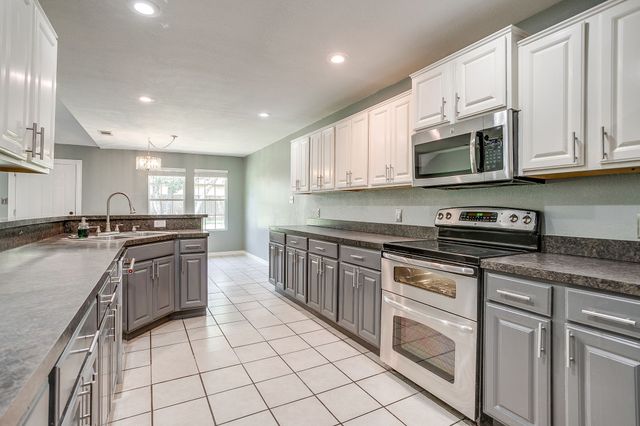 202 Woodlawn Drive, Keene, TX 76059