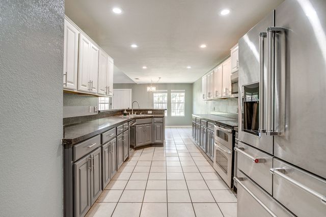 202 Woodlawn Drive, Keene, TX 76059