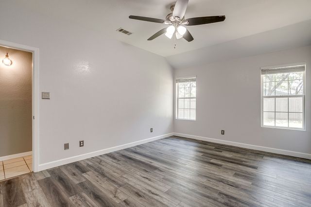 202 Woodlawn Drive, Keene, TX 76059