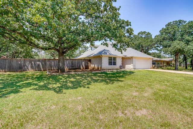 202 Woodlawn Drive, Keene, TX 76059