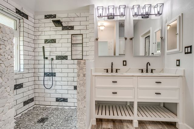 202 Woodlawn Drive, Keene, TX 76059