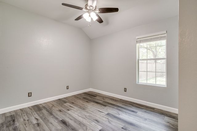 202 Woodlawn Drive, Keene, TX 76059