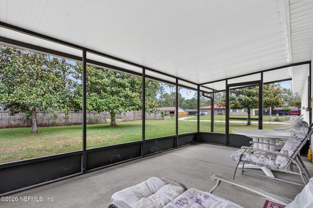 298 PEARWOOD Circle E, Middleburg, FL 32068