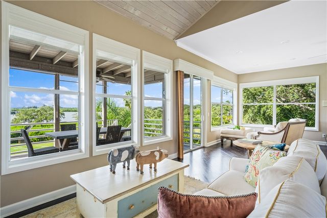 8525 Seacrest Drive, Vero Beach, FL 32963