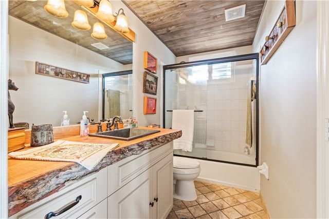 8525 Seacrest Drive, Vero Beach, FL 32963