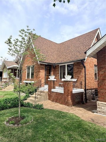 3829 Burgen Avenue, St Louis, MO 63116