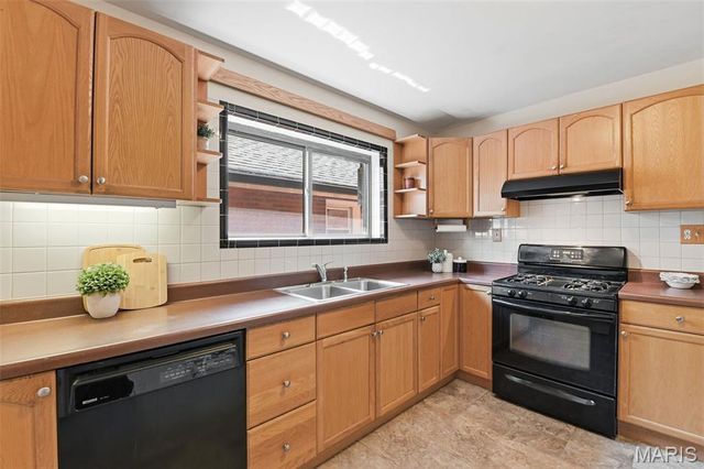 3829 Burgen Avenue, St Louis, MO 63116
