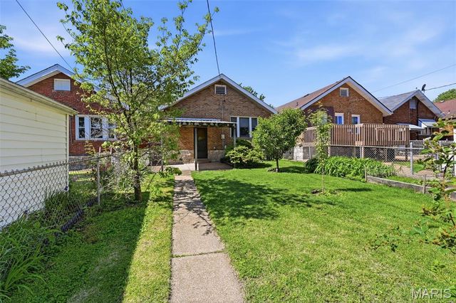 3829 Burgen Avenue, St Louis, MO 63116