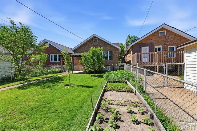3829 Burgen Avenue, St Louis, MO 63116