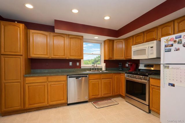 42 Rutledge Avenue, Highland Mills, NY 10930