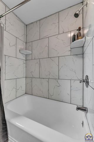 1609 SW Burnett RD, Topeka, KS 66604