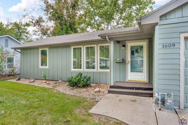 1609 SW Burnett RD, Topeka, KS 66604