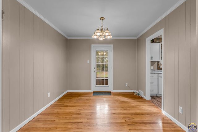 1609 SW Burnett RD, Topeka, KS 66604