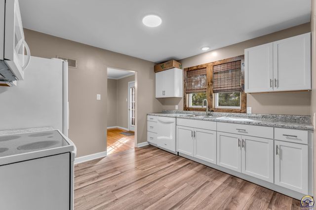 1609 SW Burnett RD, Topeka, KS 66604