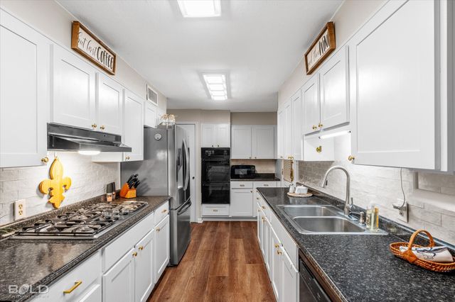 811 Audubon Place, Shreveport, LA 71105