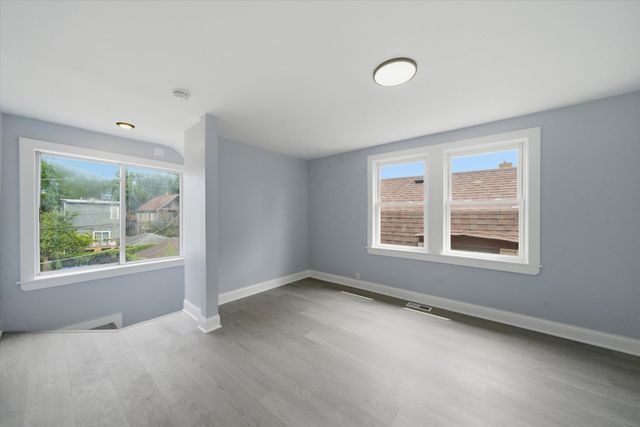 4239 N Albany Avenue, Chicago, IL 60618