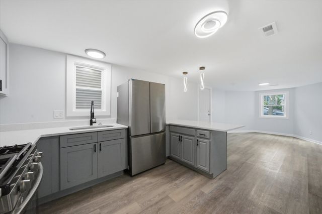 4239 N Albany Avenue, Chicago, IL 60618