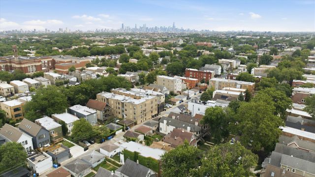 4239 N Albany Avenue, Chicago, IL 60618