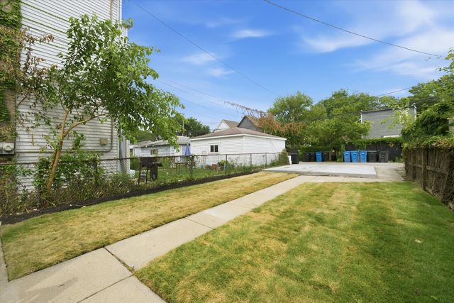 4239 N Albany Avenue, Chicago, IL 60618