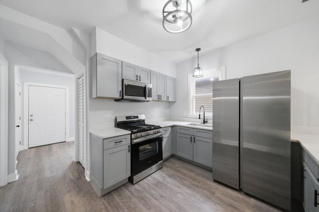 4239 N Albany Avenue, Chicago, IL 60618