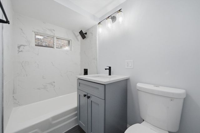 4239 N Albany Avenue, Chicago, IL 60618