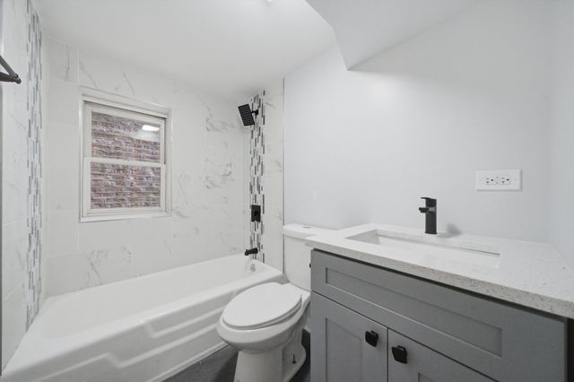 4239 N Albany Avenue, Chicago, IL 60618