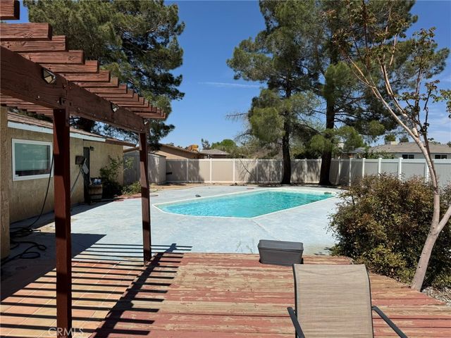 13771 Wawona Road, Apple Valley, CA 92307