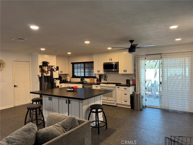 13771 Wawona Road, Apple Valley, CA 92307