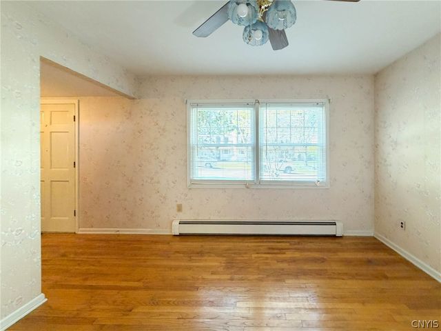 5 Chestnut Road, New Hartford, NY 13413