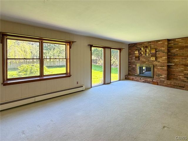 5 Chestnut Road, New Hartford, NY 13413
