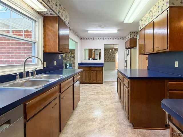 5 Chestnut Road, New Hartford, NY 13413