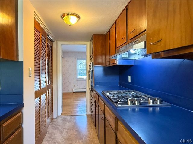 5 Chestnut Road, New Hartford, NY 13413