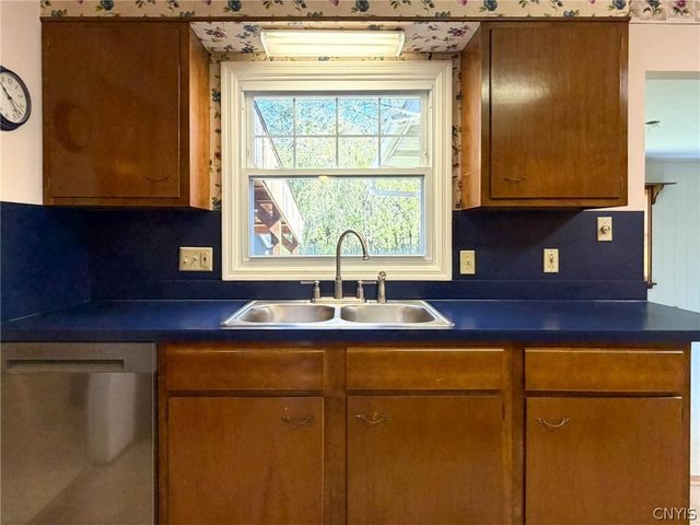 5 Chestnut Road, New Hartford, NY 13413