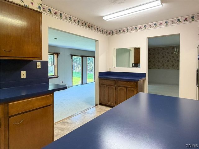 5 Chestnut Road, New Hartford, NY 13413