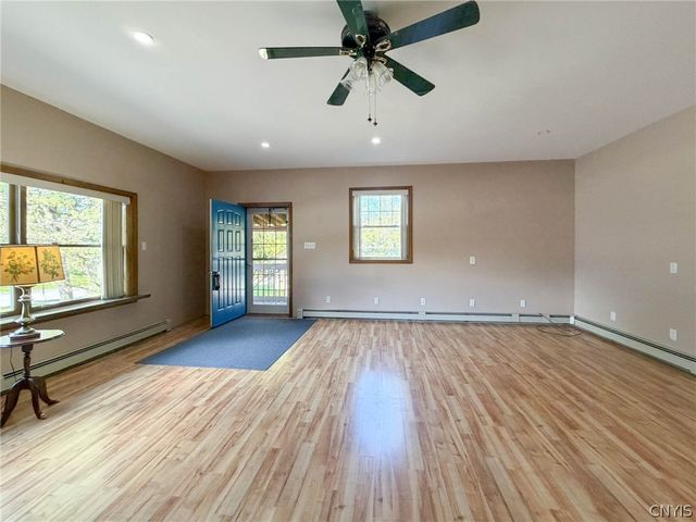 5 Chestnut Road, New Hartford, NY 13413