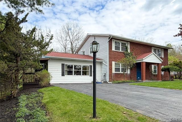 5 Chestnut Road, New Hartford, NY 13413