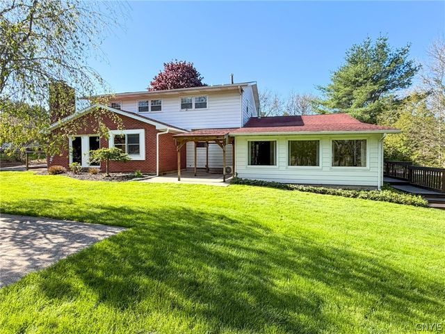 5 Chestnut Road, New Hartford, NY 13413