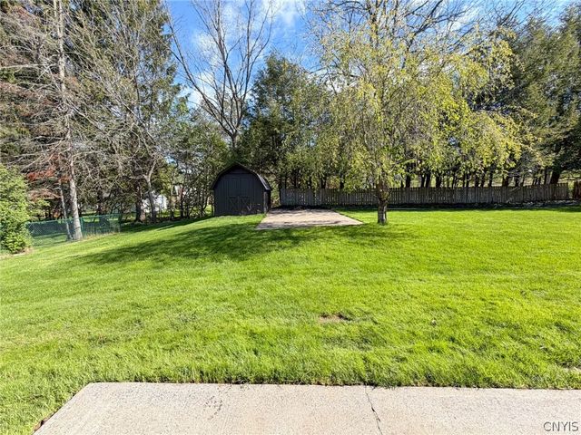 5 Chestnut Road, New Hartford, NY 13413